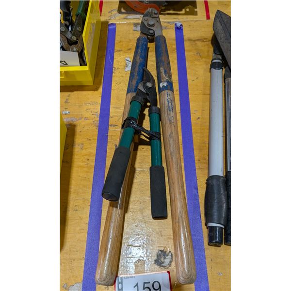 LOT DE 2 COUTEAUX ASSORTIS