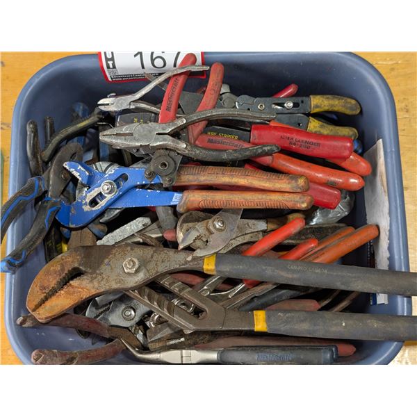 LOT DE PINCES ET COUPEURS ASSORTIS