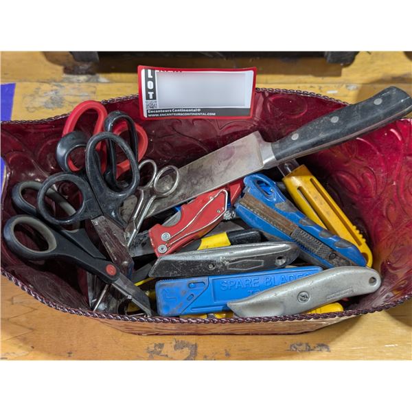 LOT DE CISEAUX ET COUTEAUX ASSORTIS