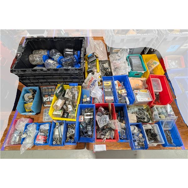 LOT DE QUINCAILLERIE ASSORTIE