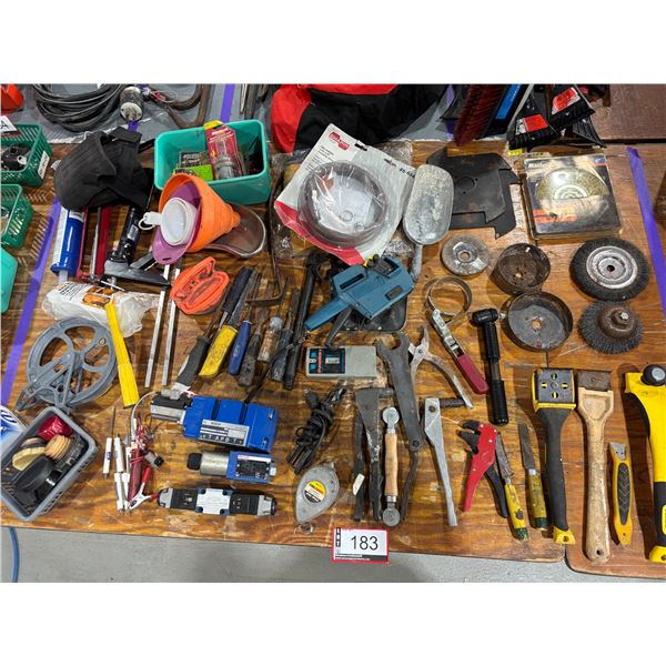 LOT DE ARTICLES ASSORTIS