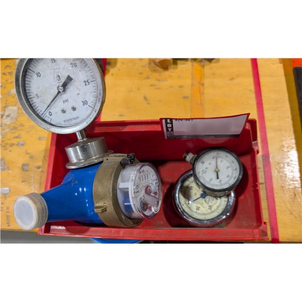 LOT DE 4 MANOMÈTRES ASSORTIS