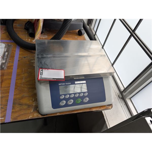 BALANCE METLER TOLEDO 15 KG MAX., D=0,001 KG ***CORDON D’ALIMENTATION MANQUANT***