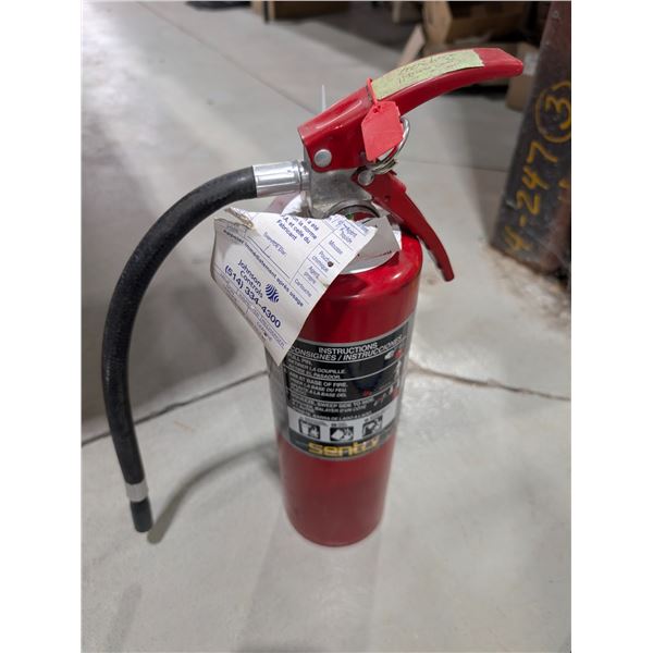EXTINCTEUR À POUDRE CHIMIQUE 8 LB