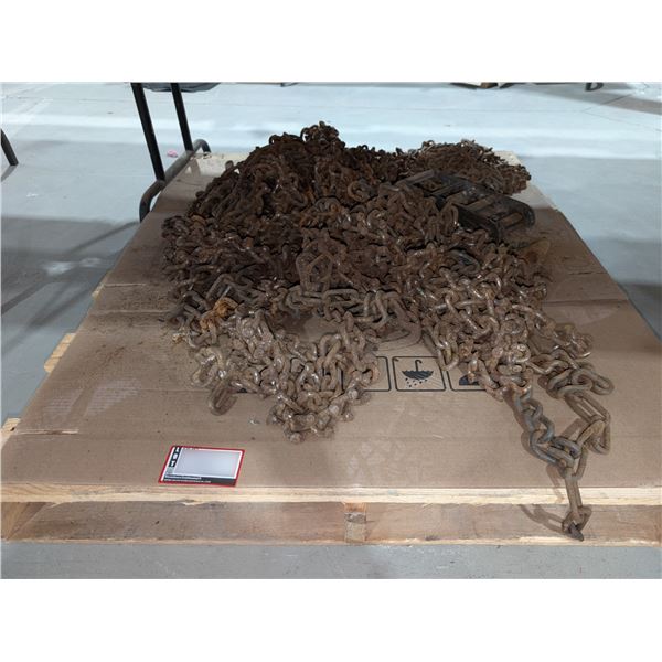 LOT DE CHAÎNES À PNEUS