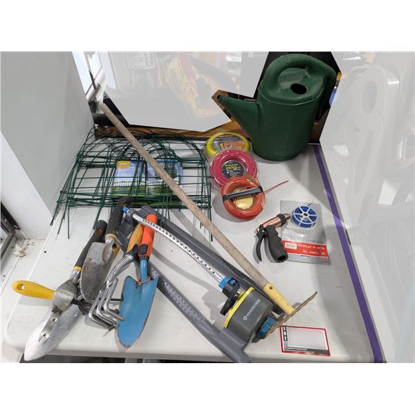 LOT DE ARTICLES DE JARDINAGE ASSORTIS