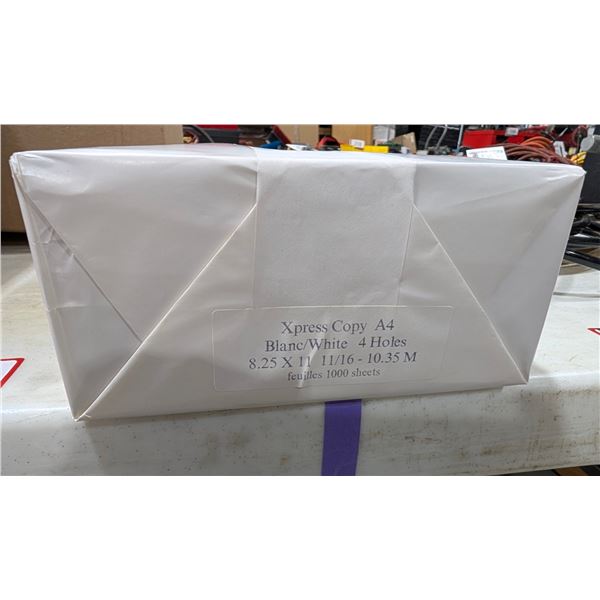 PAQUET DE 1000 FEUILLES DE PAPIER BLANC À 4 TROUS 8.25"X11-11/16"