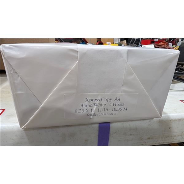 PAQUET DE 1000 FEUILLES DE PAPIER BLANC À 4 TROUS 8.25"X11-11/16"