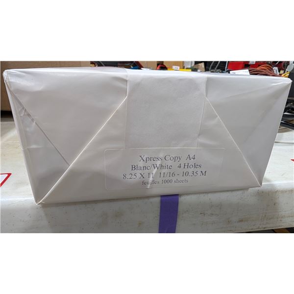 PAQUET DE 1000 FEUILLES DE PAPIER BLANC À 4 TROUS 8.25"X11-11/16"