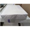 Image 1 : PAQUET DE 500 FEUILLES DE PAPIER BLANC À 4 TROUS 8.25"X11-11/16"