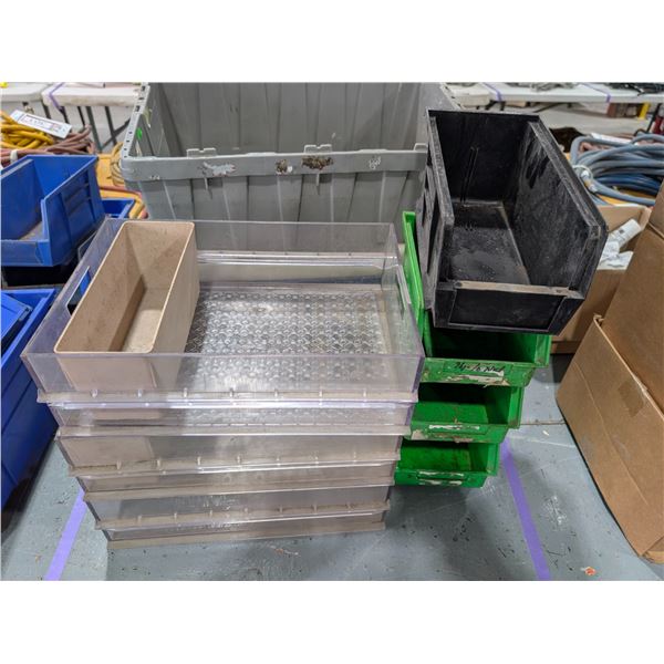 LOT DE 10+ ASSORTIS BACS EN PLASTIQUE