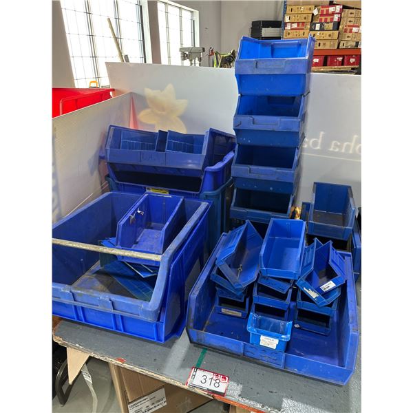 LOT DE 32 ASSORTIS BLUE BACS EN PLASTIQUE