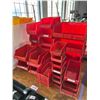 Image 1 : LOT DE 34 BACS EN PLASTIQUE ROUGES ASSORTIS