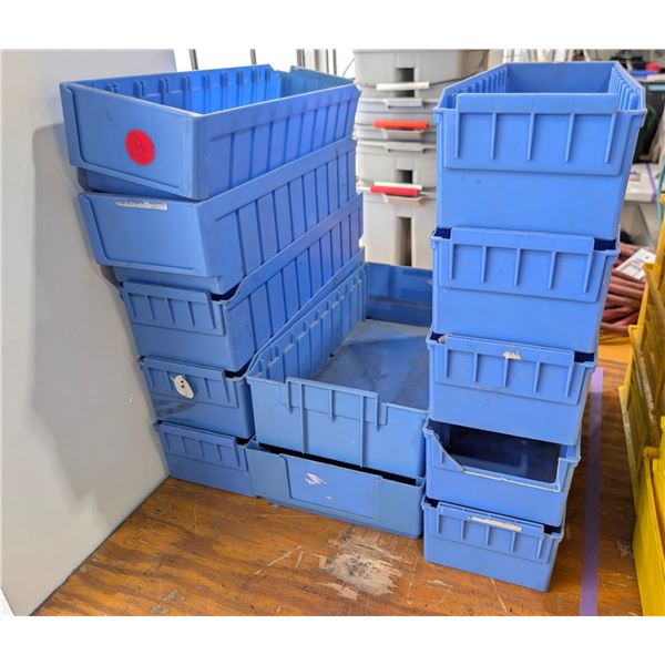 LOT DE 12 ASSORTIS BLUE BACS EN PLASTIQUE