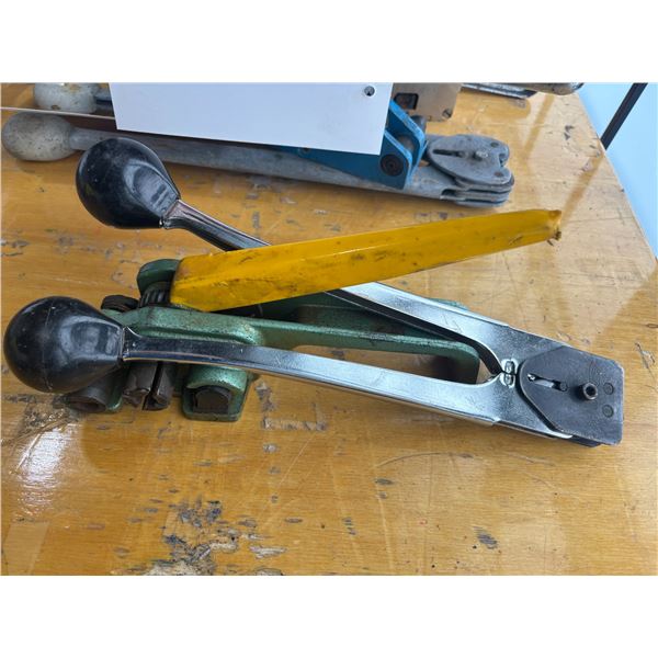 LOT DE 2 OUTILS DE CERCLAGE