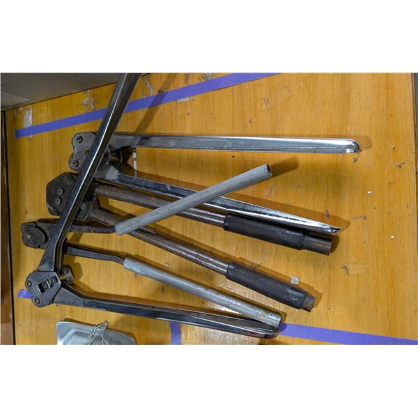 LOT DE 4 OUTILS DE CERCLAGE
