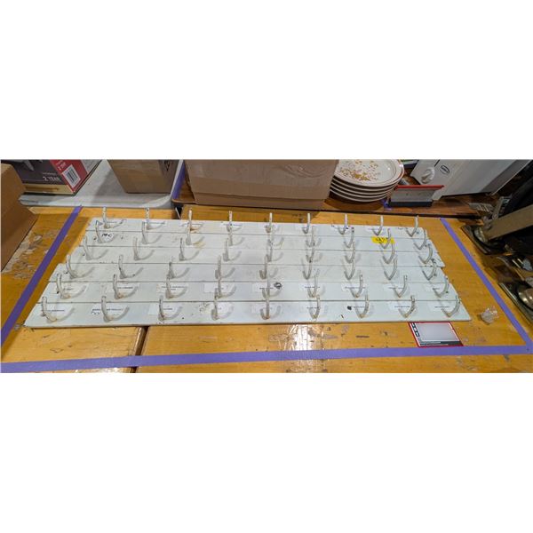 LOT DE 6 BARRES DE MÉTAL AVEC 9 CROCHETS, 36"