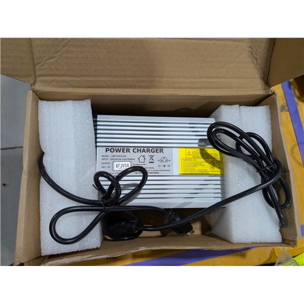 CHARGEUR #YZPOWER-450 100-240 VAC 2,0 A 50/60 HZ