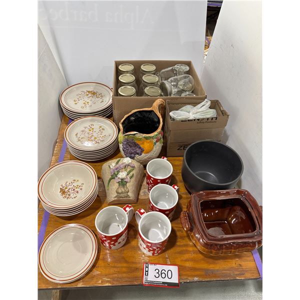 LOT DE VASES ET PLATS ASSORTIS