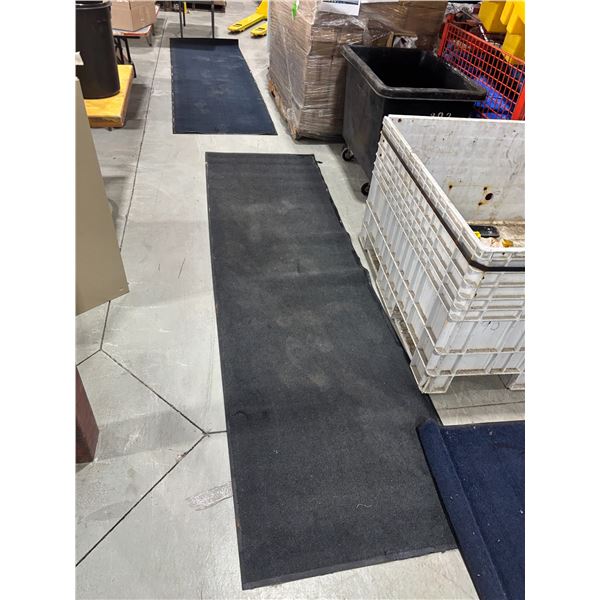 LOT DE 8 TAPIS 34"X9-1/2' (COULEURS ASSORTIES)