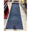 Image 6 : LOT DE 8 TAPIS 34"X9-1/2' (COULEURS ASSORTIES)