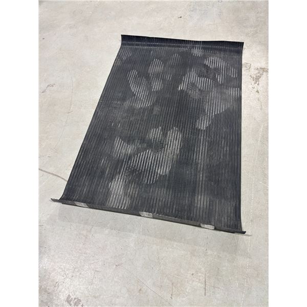 TAPIS EN CAOUTCHOUC 36"X56"