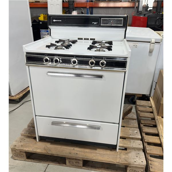 CUISINIÈRE AU PROPANE BROWN INTERNATIONAL SERIES 30"X36"X36"