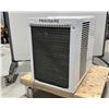 Image 3 : FRIGIDAIRE CLIMATISEUR #FFRS1022R1E 23"X14-1/2"X20" (2 M0IS D'USURE)