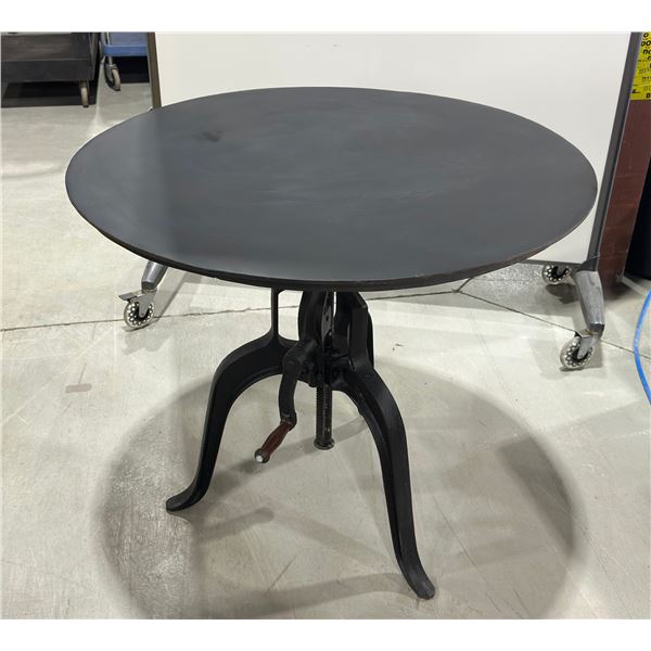 TABLE MÉTALLIQUE RONDE 36"D