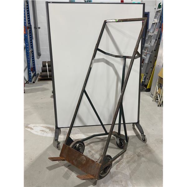 CHARIOT MÉTALLIQUE POUR RÉSERVOIRE DE PROPANE 100 LBS