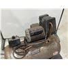Image 4 : COMPRESSEUR À AIR CAMPBELL HAUSFELD 20 GAL, 120 V, 60 HZ, 125 PSI MAX. #WL601003AJ