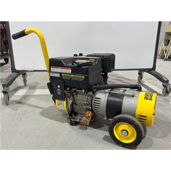 GÉNÉRATRICE CHAMPION 2400 WATTS MAX. #196CC