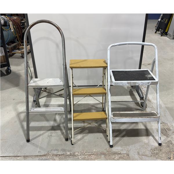 LOT DE 3 ASSORTIS MARCHEPIEDS