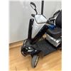 Image 3 : KYMCO MAXER MOBILITY SCOOTER *MODEL DE PLANCHER, 0km ODO* GLOSSY BLACK