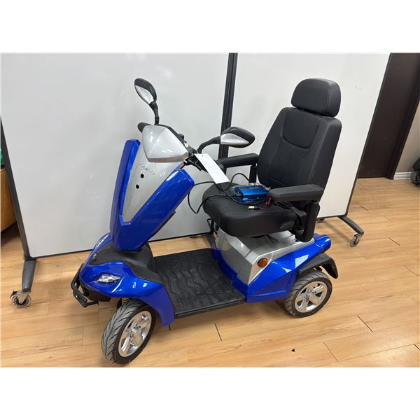 KYMCO MAXER MOBILITY SCOOTER *MODEL DE PLANCHER,  0km ODO* BRIGHT BLUE
