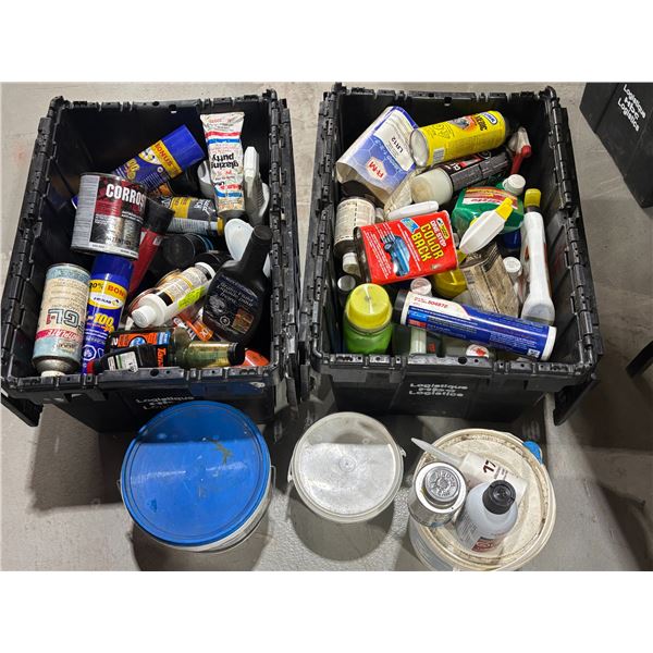 LOT DE 2 BACS DE PRODUITS ASSORTIES