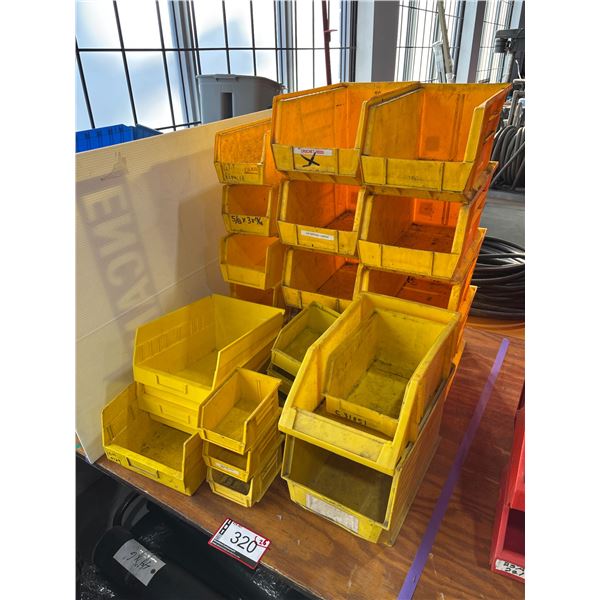 LOT DE 26 BACS EN PLASTIQUE JAUNES ASSORTIS