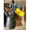 Image 3 : 2 spray paint guns.