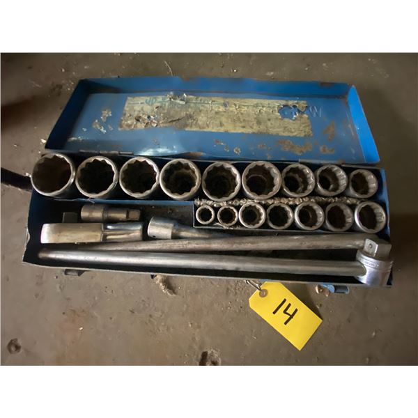 Snap On 3/4" socket drive set, 3/4"-2" ratchet, extension flex bar etc.