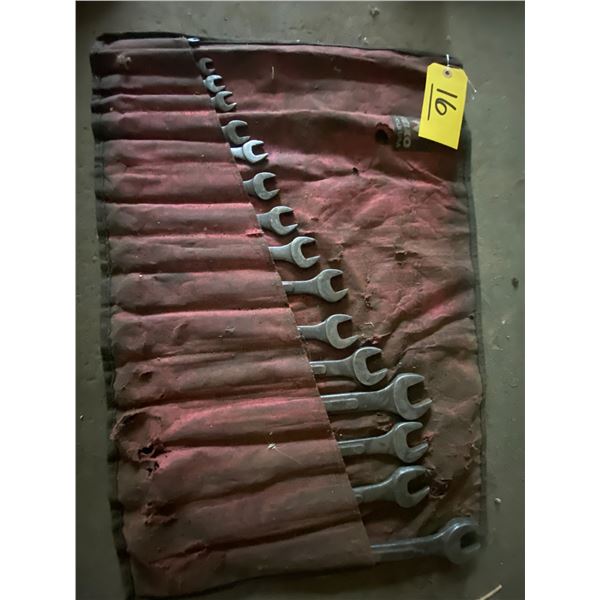Set of combination wrenches. Open and box end. 1/4"- 1 1/4" .