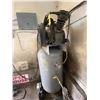 Image 5 : 250 gallon upright air compressor. 220V,works good. C/w hose, fittings, oil and filters.