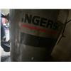 Image 6 : 250 gallon upright air compressor. 220V,works good. C/w hose, fittings, oil and filters.