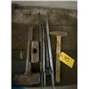 Image 2 : Approx 3 pry bars, and 2 sledge hammers.