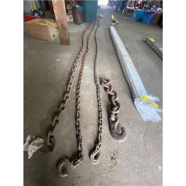 3 chains of various lengths 3/8", 1/2", 3/4" and tail chain.