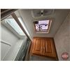 Image 24 : TRAVEL TRAILER : 2000 Gulf Seahawk F29FRL : Fifth Wheel : 2 Slides