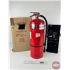 Image 1 : Fire Extinguisher w/Vehicle Brackets (2)
