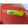 Image 5 : Jerry Cans (3) : 9.4 liters & 5 liters (2)