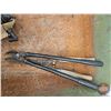 Image 4 : Combo: Wheel Barrow; Sprayer; Rolling Beach Chair; Pruners; Shears; Air Pump
