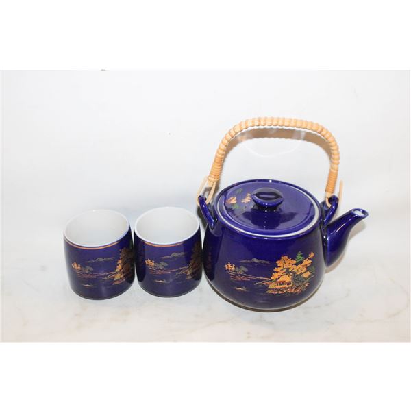 VINTAGE JAPANESE BLUE/GOLD TEAPOT & CUPS