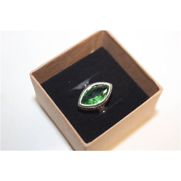 NEW WAMEN'S RING - SIZE8